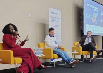 A secretária de Gestão e Desenvolvimento de Pessoas, Eliane Jocelaine, durante palestra