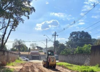 Nivelamento de ruas e limpeza em escolas públicas no Distrito de Barão Geraldo