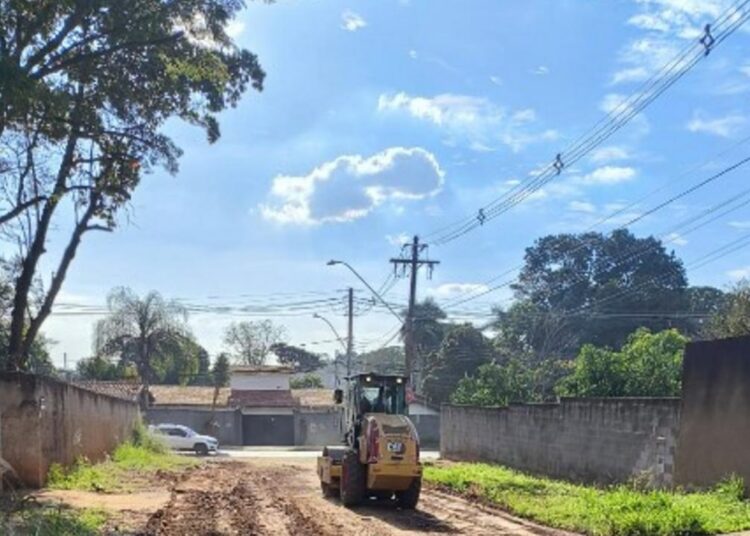 Nivelamento de ruas e limpeza em escolas públicas no Distrito de Barão Geraldo