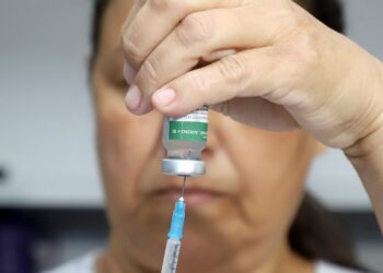 vacina contra a gripe garante proteção individual e ajuda a diminuir a transmissão do vírus