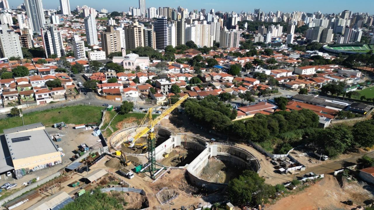 Obra de galerias na Princesa D´Oeste conectada ao Reservatório Proença em construção