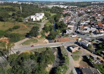 Obras em trecho de 1.819 metros entre pontes da rua Ferdinando Turquetti e estrada do Felipão