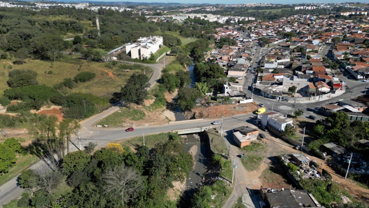 Obras em trecho de 1.819 metros entre pontes da rua Ferdinando Turquetti e estrada do Felipão