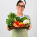 Nutricionista Carla Estrela ensinando receitas para alimentação saudável entre crianças