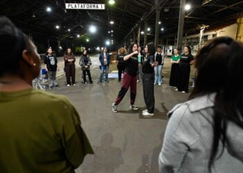 Participantes aprendem a identificar situações de risco e aplicar movimentos básicos de autodefesa