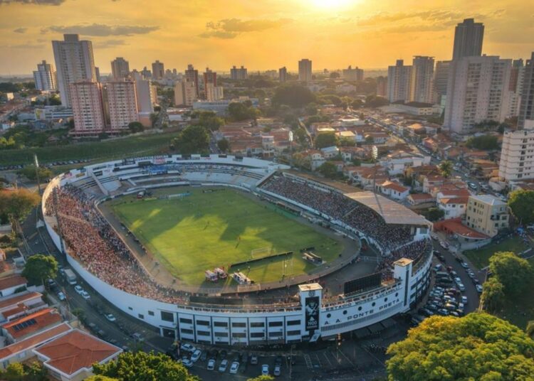 Ponte Preta enfrenta o Goiás no Estádio Moisés Lucarelli