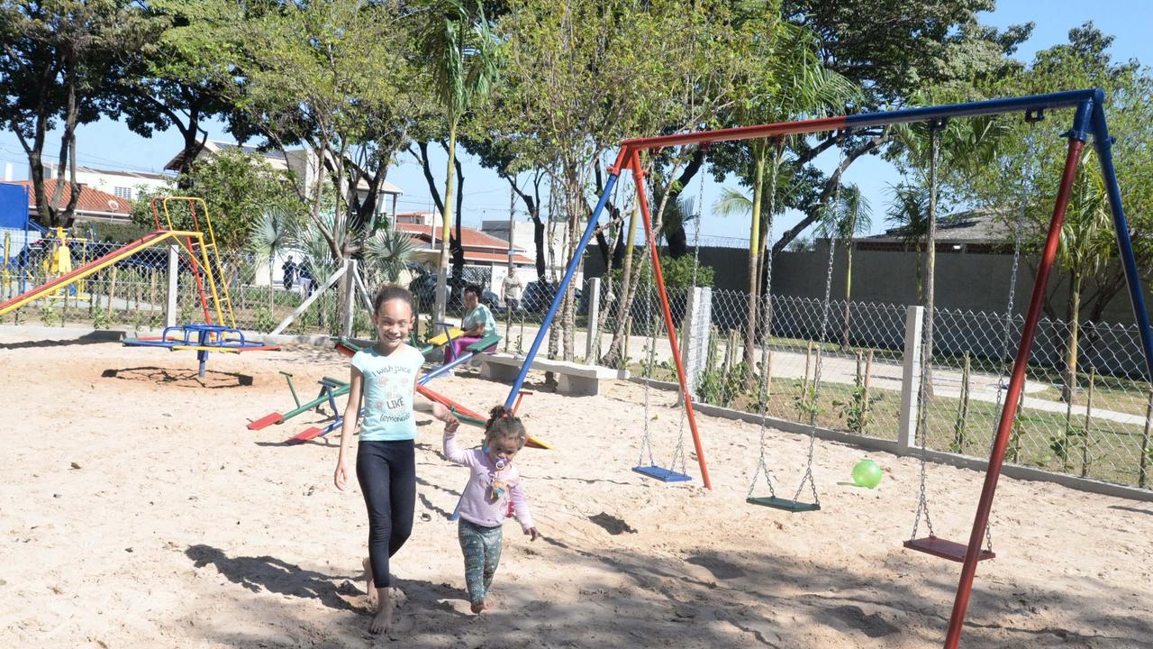 Praça revitalizada com área de 14,3 mil metros quadrados e entrega de escrituras no Núcleo Monte Sião