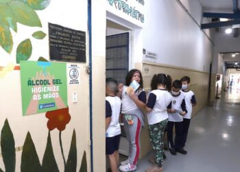 Escolas reforçam importância da vacinação de crianças e adolescentes até 14 anos