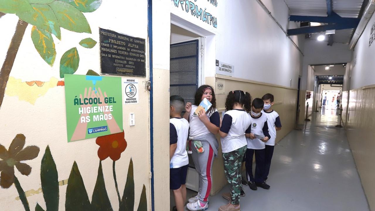 Escolas reforçam importância da vacinação de crianças e adolescentes até 14 anos