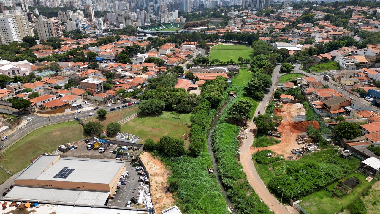 Jovens participando de projetos de mitigação e adaptação climática no município