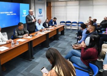 Prefeito destaca recurso garantido para obras e secretário explica conclusão da estrutura do BRT corredor central