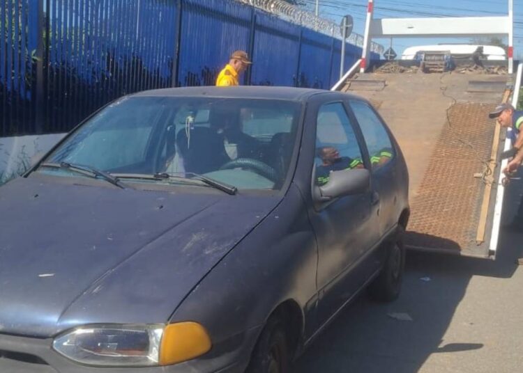 retirada de veículos abandonados