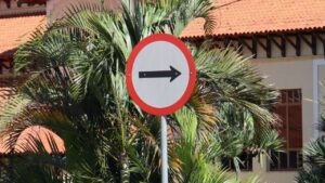 Setransp estabelece sentido único na rua Cruzália no Jardim das Paineiras