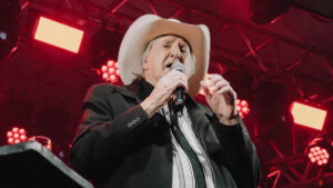 Sérgio Reis faz show especial de Dia dos Pais em Piracicaba durante Costelada com Open Food Premium
