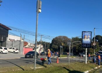 Roçagem na avenida Engenheiro Antônio Francisco de Paula Souza e preparação de terreno no Satélite Íris para areninha