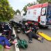 Simulação de acidente com motociclista e garupa feridos