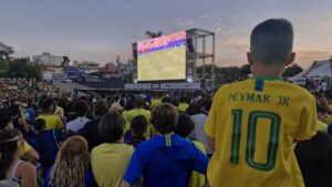 Telão na Praça Arautos da Paz exibe reta final da Copa com entrada gratuita
