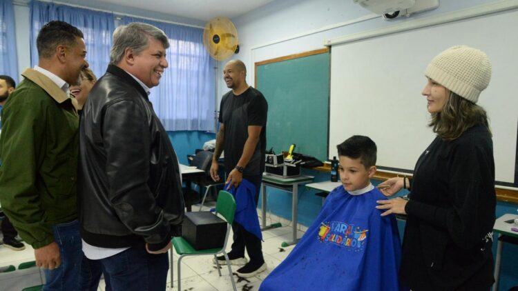 Evento Chega Junto com serviços sociais reunindo órgãos municipais