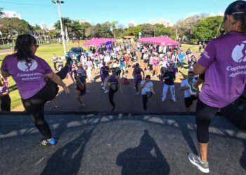 Aula de autodefesa e body combat para mulheres na abertura do Agosto Lilás em Campinas