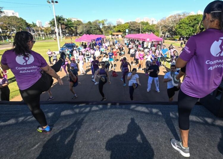 Aula de autodefesa e body combat para mulheres na abertura do Agosto Lilás em Campinas