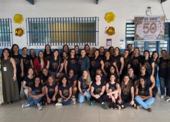Escola celebrou 50 anos com festa para a comunidade e gestores educacionais durante celebração