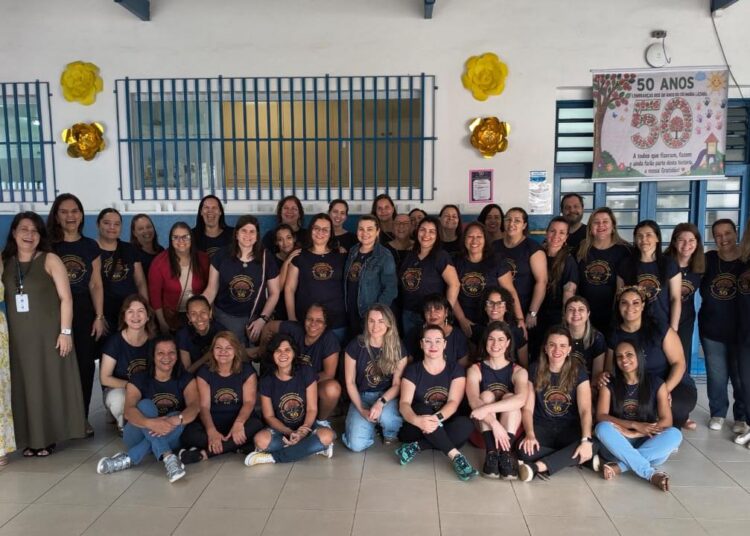 Escola celebrou 50 anos com festa para a comunidade e gestores educacionais durante celebração