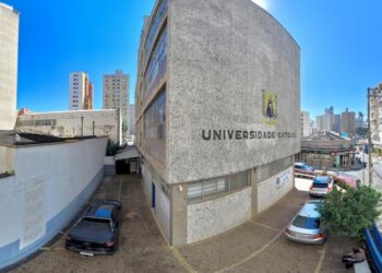 Prédios da Sociedade Israelita Beth Jacob e Instituto de Letras em reforma para evento