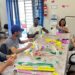 Flores confeccionadas coletivamente durante conversas sobre violência