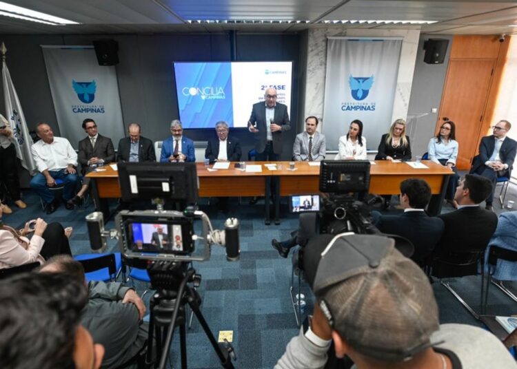 Cerimônia de lançamento da segunda etapa do Concilia Campinas com prefeito Dário Saadi