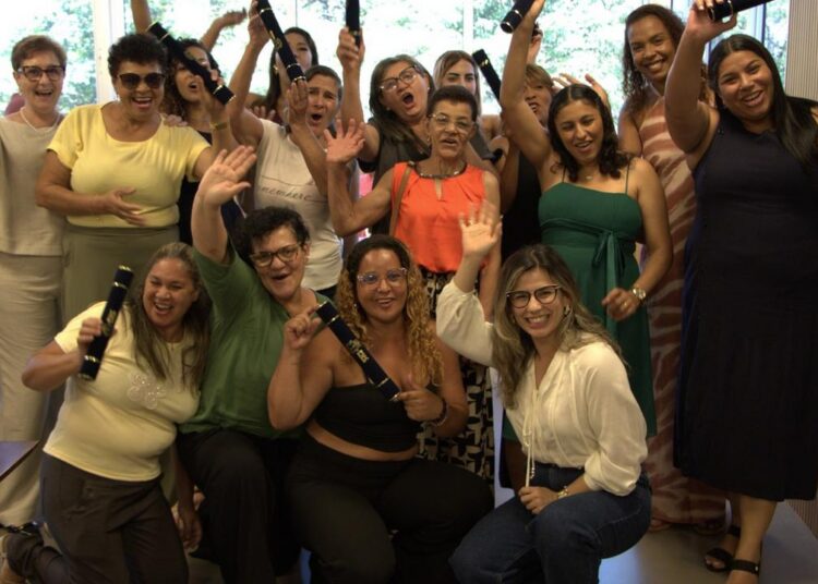 Mulheres em capacitação na área de gastronomia