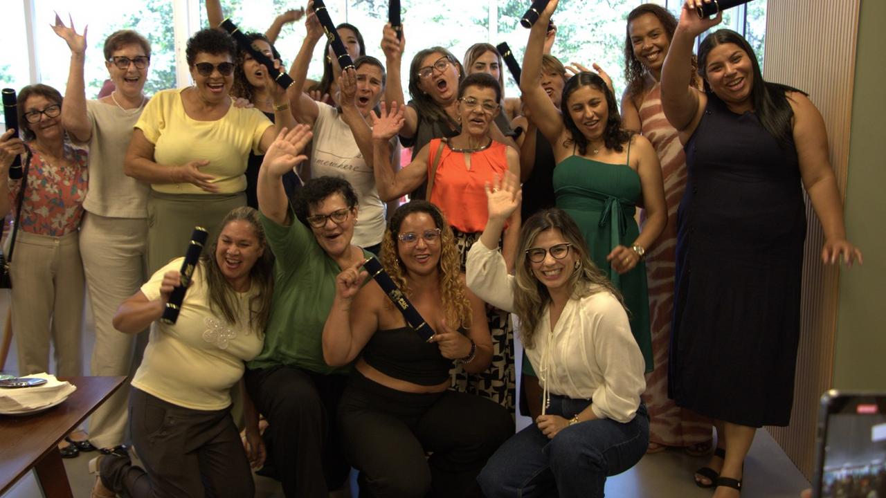 Mulheres em capacitação na área de gastronomia