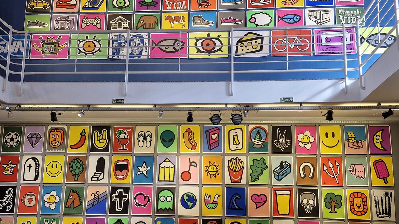 Mostra com gravuras em serigrafia, pôsteres, stickers e obras históricas do coletivo