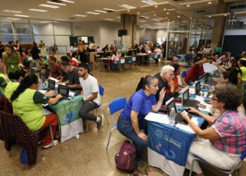 Cadastramento prévio com prioridade para entrevistas em várias áreas como construção, padarias e supermercados