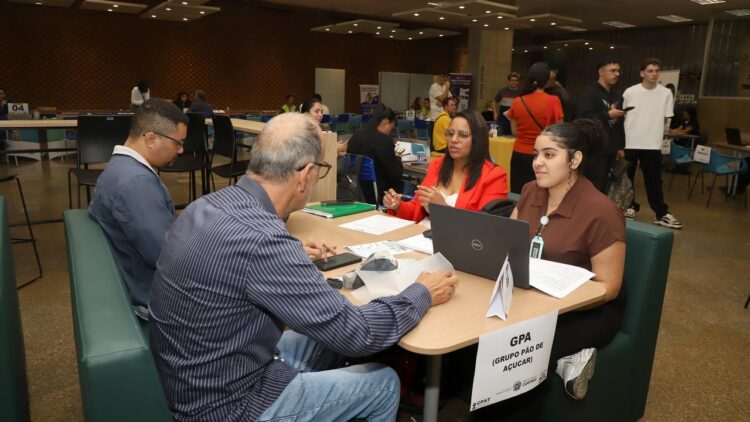 535 encaminhamentos para vagas de emprego com 23 empresas em ação de Campinas