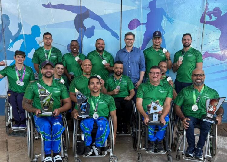 Trofeu de Melhor Técnico conquistado pelo time de basquete em cadeira de rodas de Campinas
