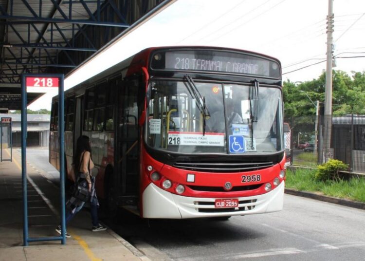 Linha 218 transporta cerca de 100 passageiros por dia e novo trajeto entre terminais