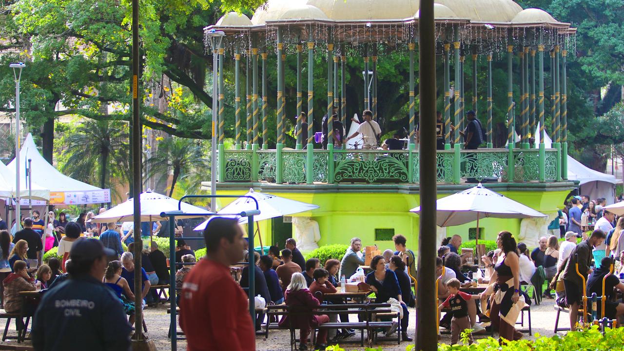 Praça Carlos Gomes com eventos culturais em Campinas