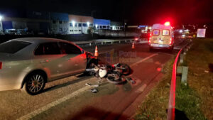 Motoboy atropelado na SP-101 é arrastado por 500 metros