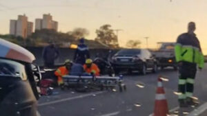 Motociclista atropelado na SP-101 fica ferido