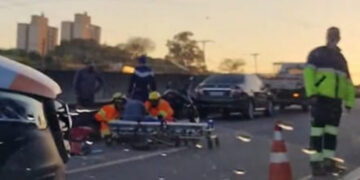 Motociclista atropelado na SP-101 fica ferido