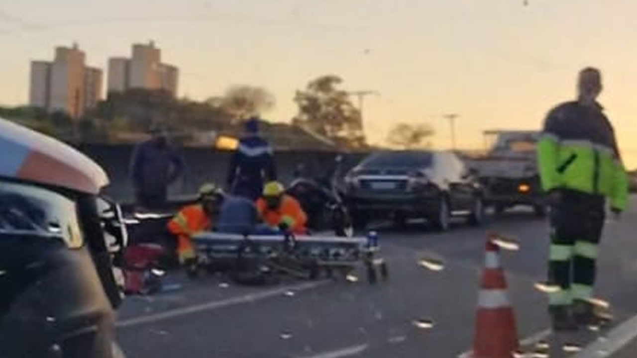 Motociclista atropelado na SP-101 fica ferido