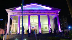 Peça Amor em Retalhos é apresentada na Academia Campinense de Letras