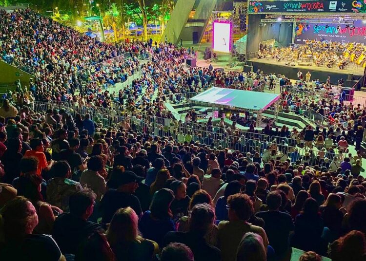 Abertura da Semana da Música com João Bosco e Orquestra Sinfônica no Teatro de Arena