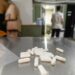 pessoa registrando denúncia sobre irregularidade sanitária