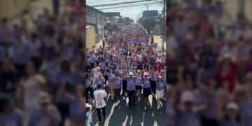 Agosto Lilás: Caminhada pelo fim da violência contra a mulher reúne centenas de pessoas em Hortolândia