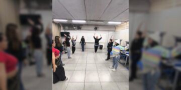 Alunas adolescentes do Projeto Mariazinha de Hortolândia se apresentam, nesta quarta-feira (26/08)