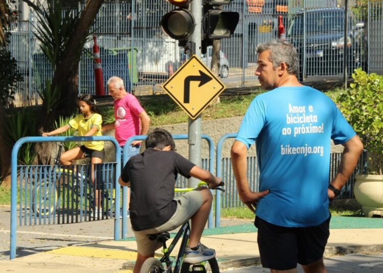 Próxima aula está marcada para o dia 27 de setembro|Oficina é aberta para pessoas de todas as idades
