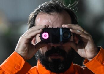 binóculos com alcance visual em escuridão total