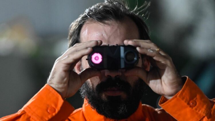 binóculos com alcance visual em escuridão total