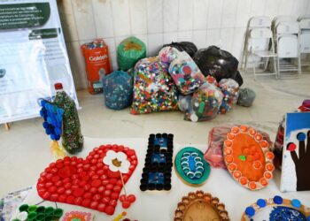 Tampinhas plásticas arrecadadas pelo SerSol transformadas em apoio social